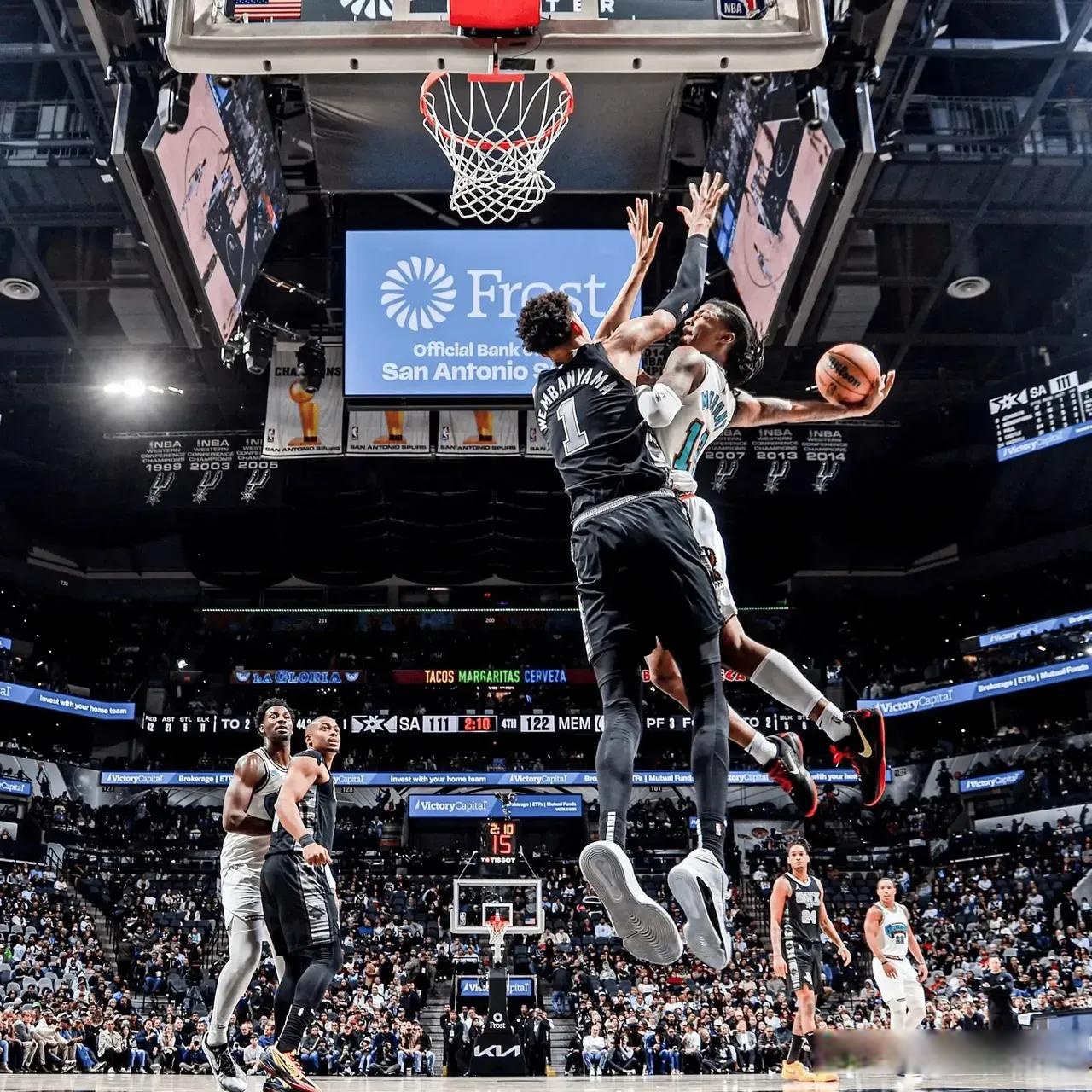 kok体育网站-圣安东尼奥马刺冲刺阶段主帅复盘赛后多伦多猛龙外线爆发，凯恩与50激战IG分钟瞬间刷屏的简单介绍